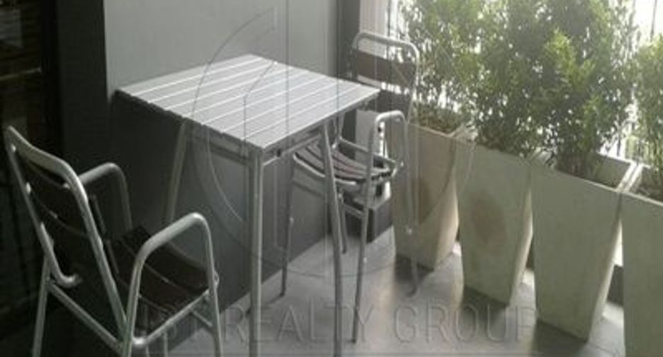 Condo en alquiler y en venta de 4 habitaciones en Watthana, Bangkok