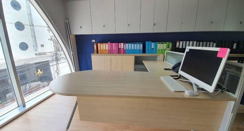 For rent and for sale 1 bed office in Khlong Toei, Bangkok