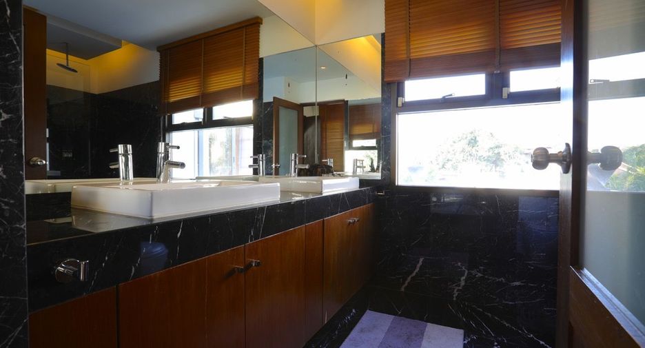 For sale 6 bedrooms house in East Pattaya, Pattaya