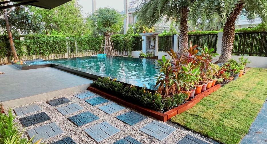 For rent and for sale 5 bedrooms house in Lat Krabang, Bangkok
