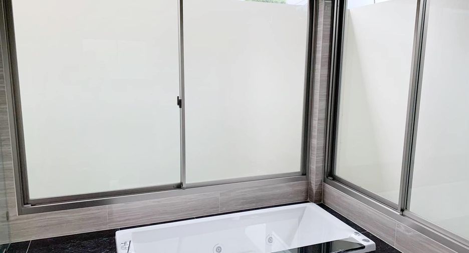 For rent and for sale 5 bedrooms house in Lat Krabang, Bangkok