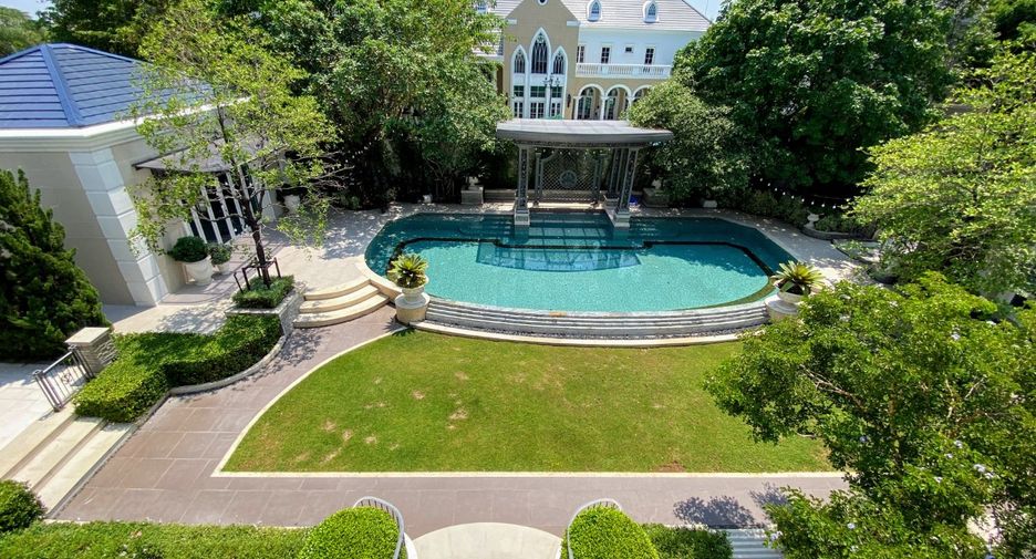 For sale 5 bedrooms house in Taling Chan, Bangkok