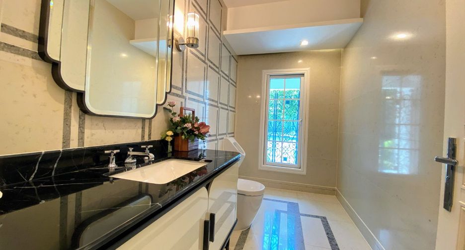 For sale 5 bedrooms house in Taling Chan, Bangkok