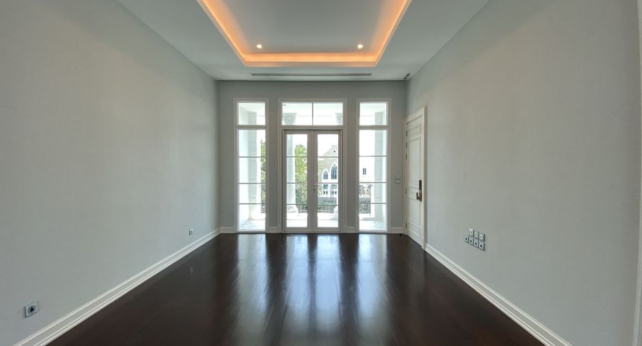 For sale 5 bedrooms house in Taling Chan, Bangkok