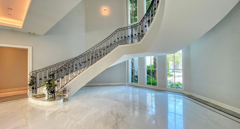 For sale 5 bedrooms house in Taling Chan, Bangkok
