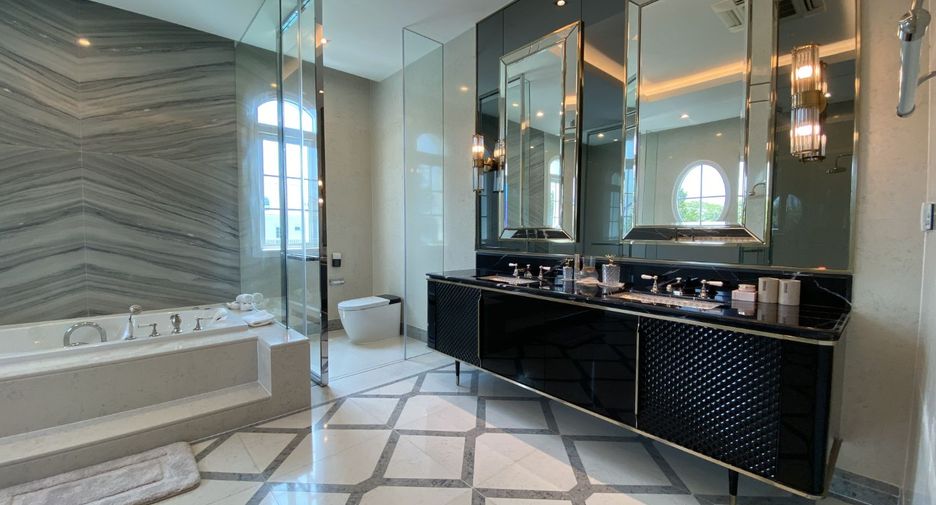 For sale 5 bedrooms house in Taling Chan, Bangkok