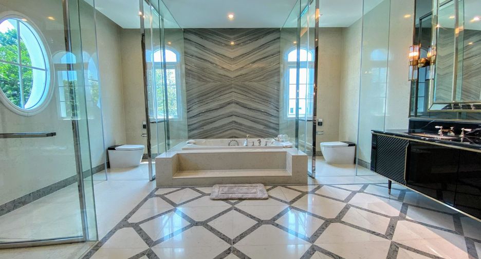 For sale 5 bedrooms house in Taling Chan, Bangkok