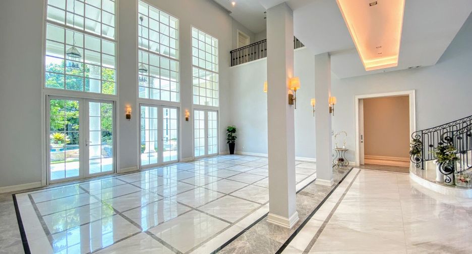 For sale 5 bedrooms house in Taling Chan, Bangkok