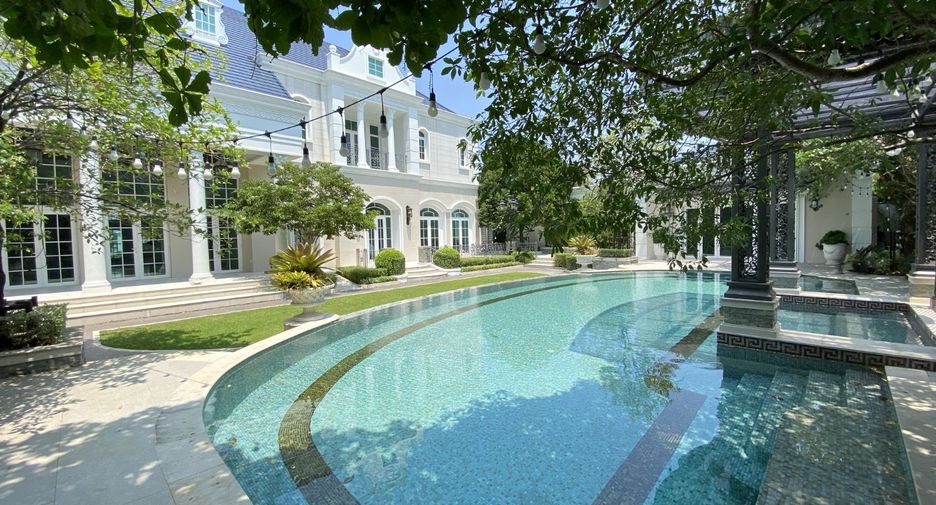 For sale 5 bedrooms house in Taling Chan, Bangkok