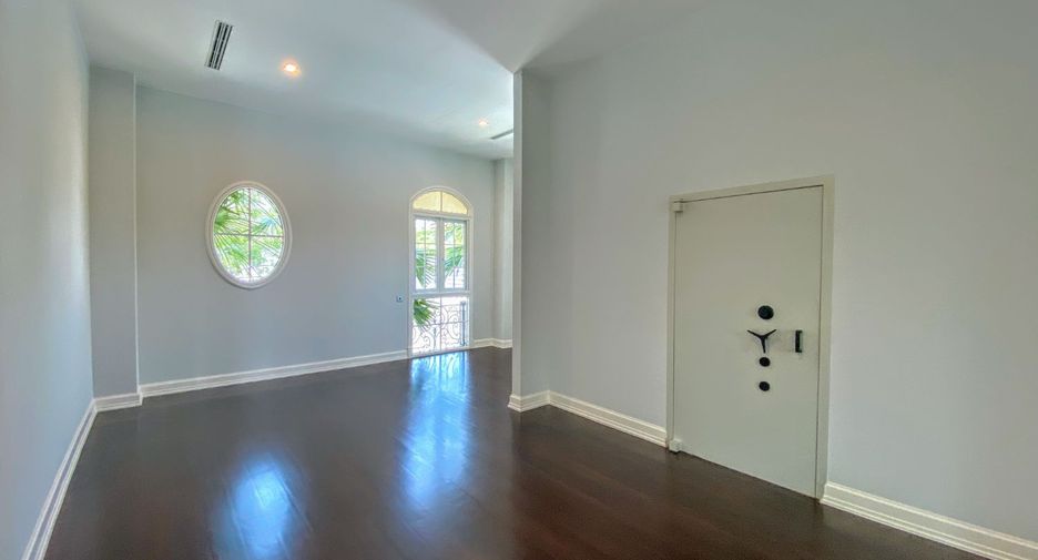 For sale 5 bedrooms house in Taling Chan, Bangkok