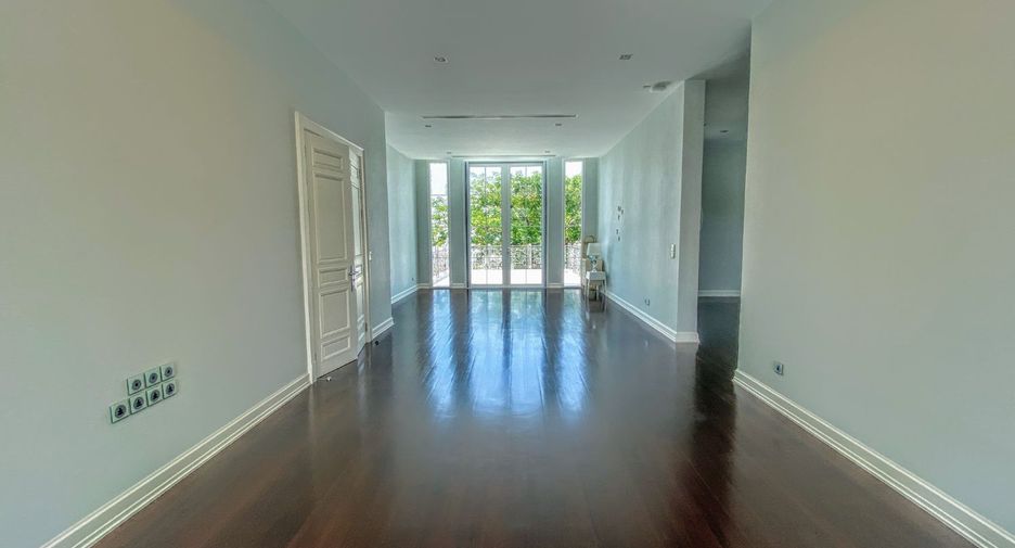 For sale 5 bedrooms house in Taling Chan, Bangkok