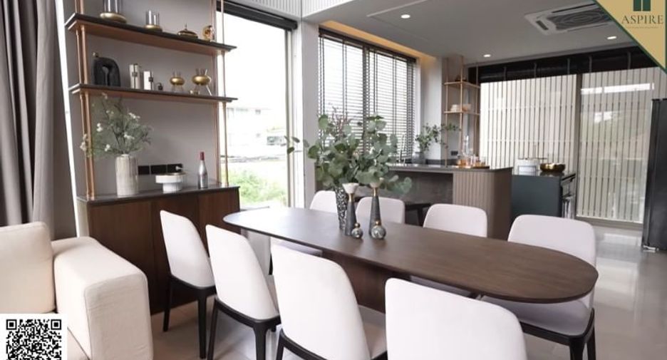 For sale 3 bedrooms townhouse in Huai Khwang, Bangkok