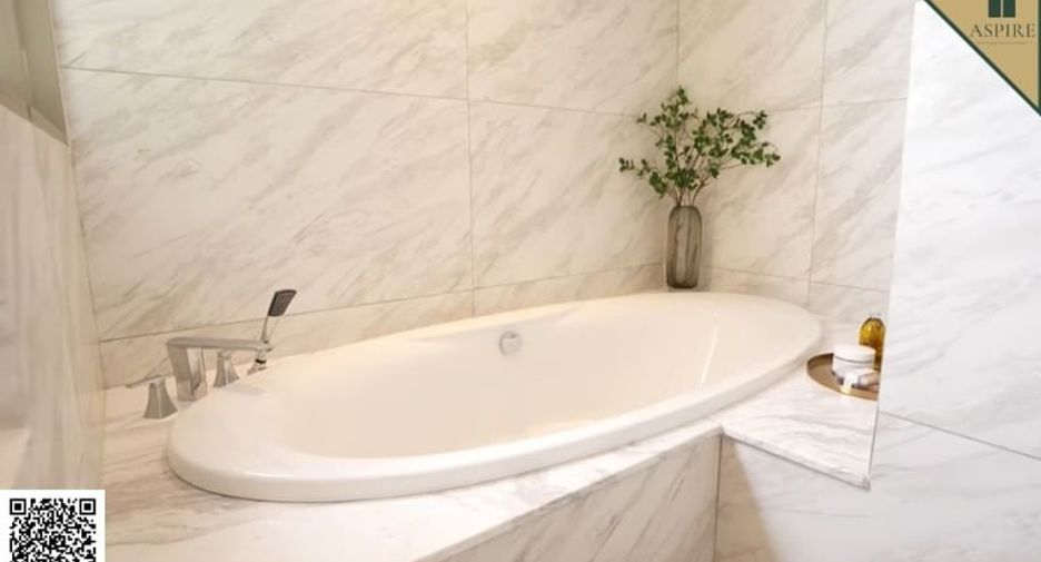 For sale 3 bedrooms townhouse in Huai Khwang, Bangkok