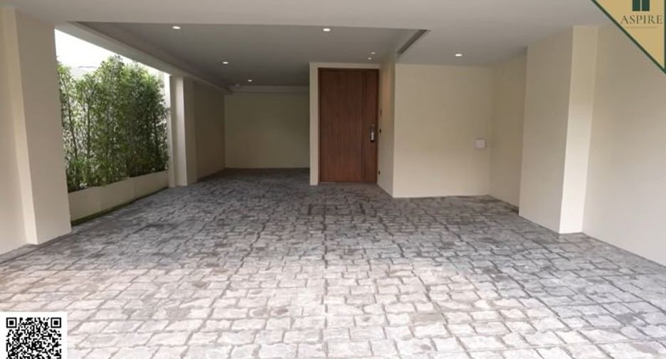For sale 3 bedrooms townhouse in Huai Khwang, Bangkok
