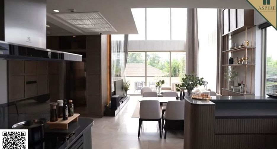For sale 3 bedrooms townhouse in Huai Khwang, Bangkok