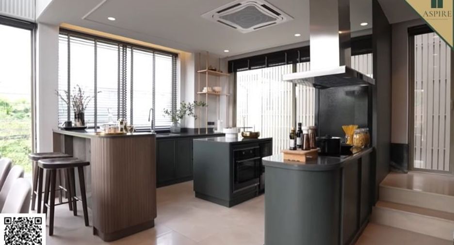 For sale 3 bedrooms townhouse in Huai Khwang, Bangkok
