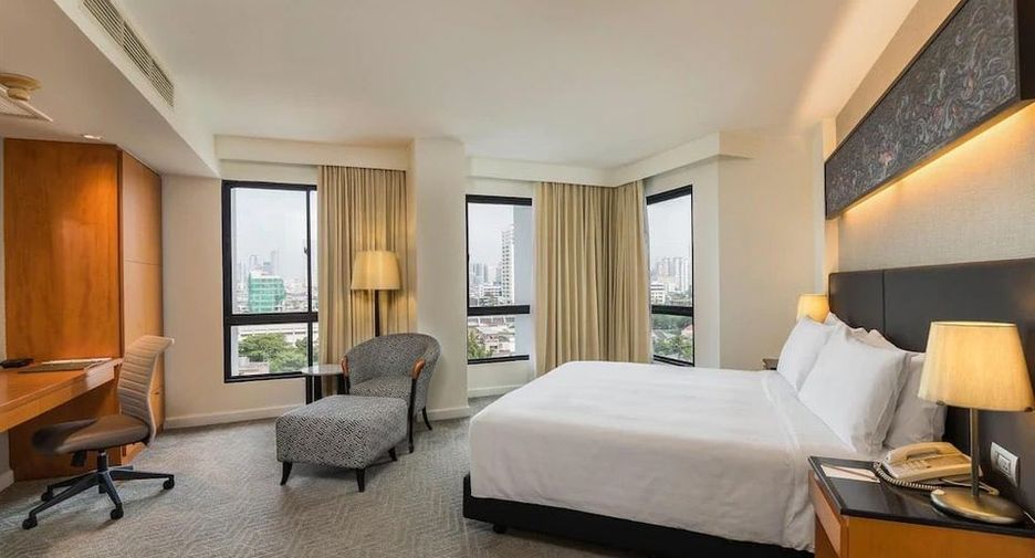 For rent 3 bedrooms condo in Yan Nawa, Bangkok