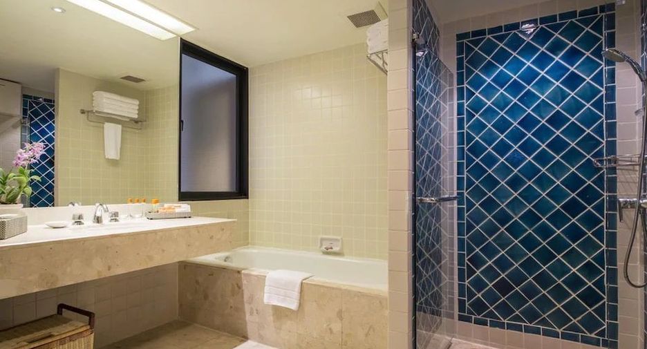 For rent 3 bedrooms condo in Yan Nawa, Bangkok