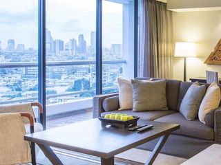 À louer 3 chambres condo à Yan Nawa, Bangkok