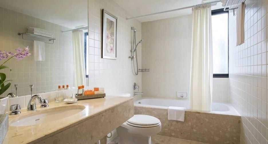 For rent 3 bedrooms condo in Yan Nawa, Bangkok