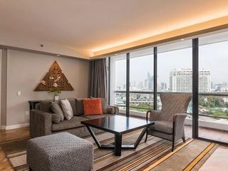 À louer 3 chambres condo à Yan Nawa, Bangkok