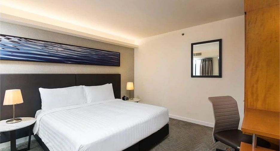 For rent 3 bedrooms condo in Yan Nawa, Bangkok