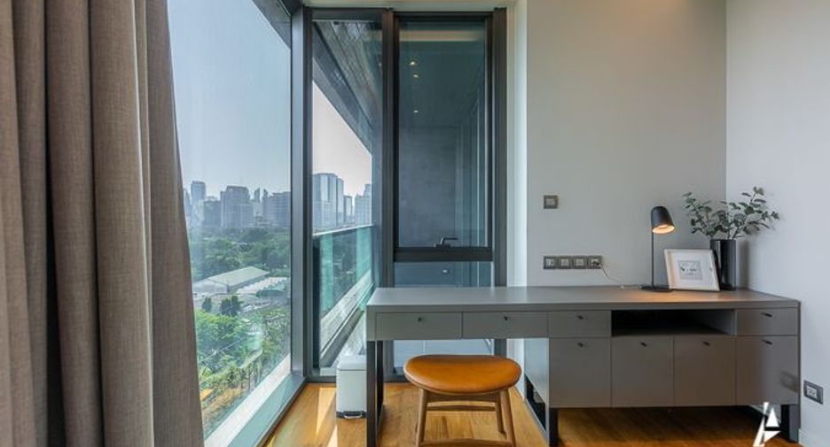 For rent and for sale 2 bedrooms condo in Pathum Wan, Bangkok