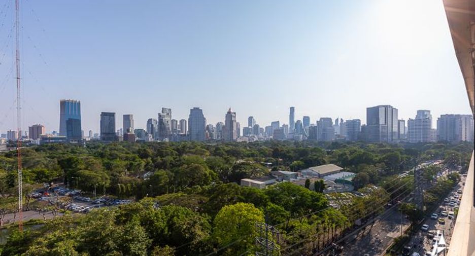 For rent and for sale 2 bedrooms condo in Pathum Wan, Bangkok
