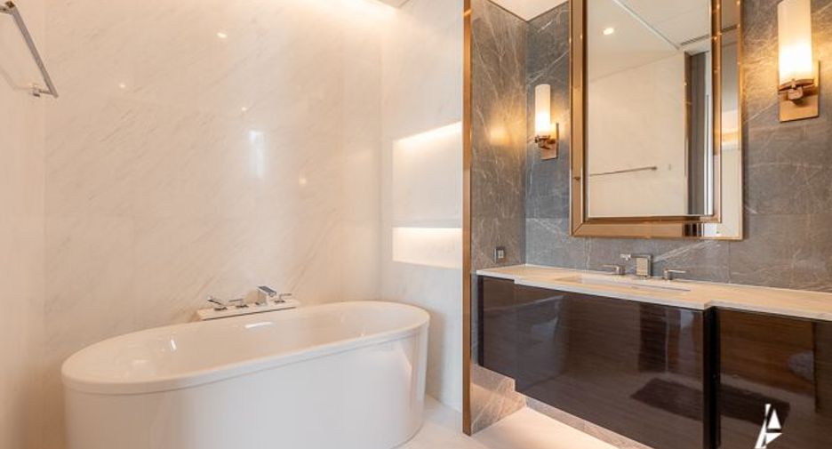 For rent and for sale 2 bedrooms condo in Pathum Wan, Bangkok