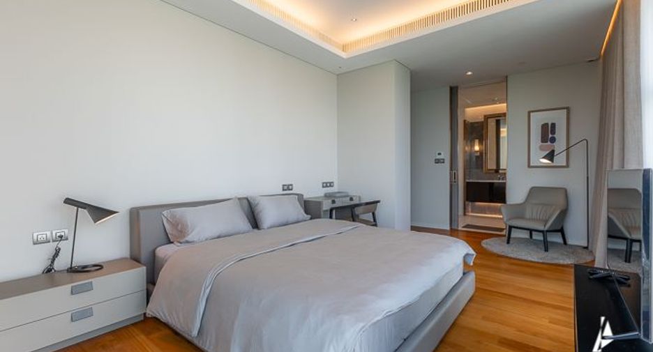 For rent and for sale 2 bedrooms condo in Pathum Wan, Bangkok