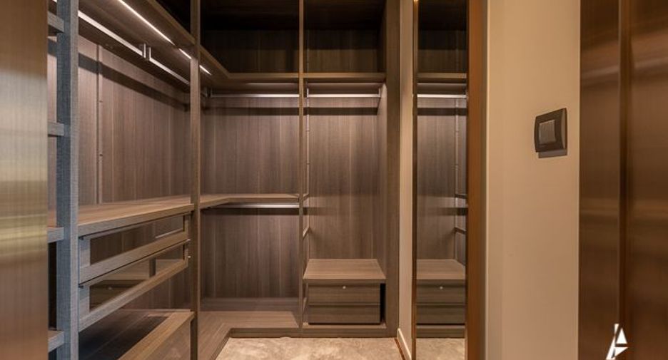 For rent and for sale 2 bedrooms condo in Pathum Wan, Bangkok