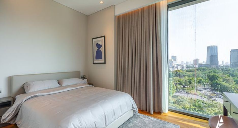 For rent and for sale 2 bedrooms condo in Pathum Wan, Bangkok