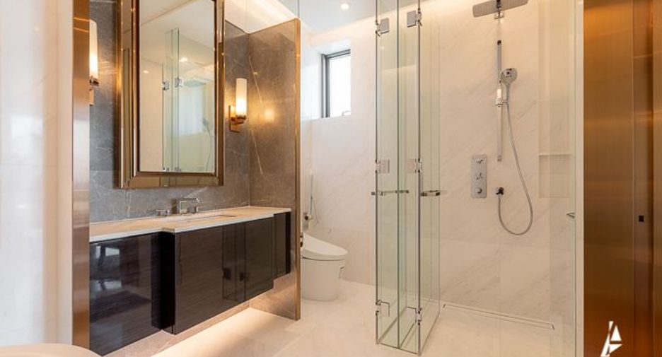 For rent and for sale 2 bedrooms condo in Pathum Wan, Bangkok