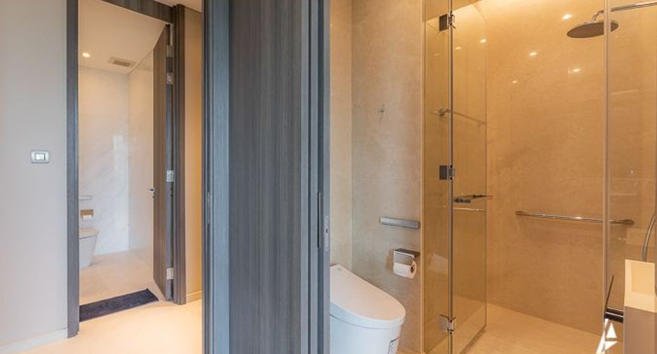 For rent and for sale 2 bedrooms condo in Pathum Wan, Bangkok