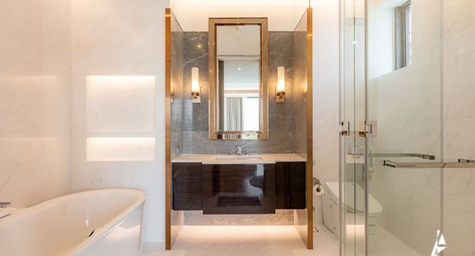 For rent and for sale 2 bedrooms condo in Pathum Wan, Bangkok