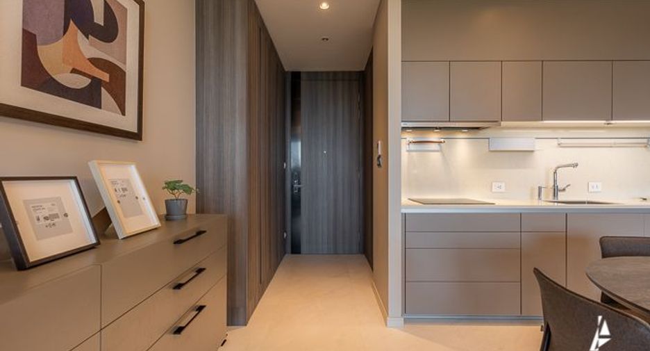For rent and for sale 2 bedrooms condo in Pathum Wan, Bangkok