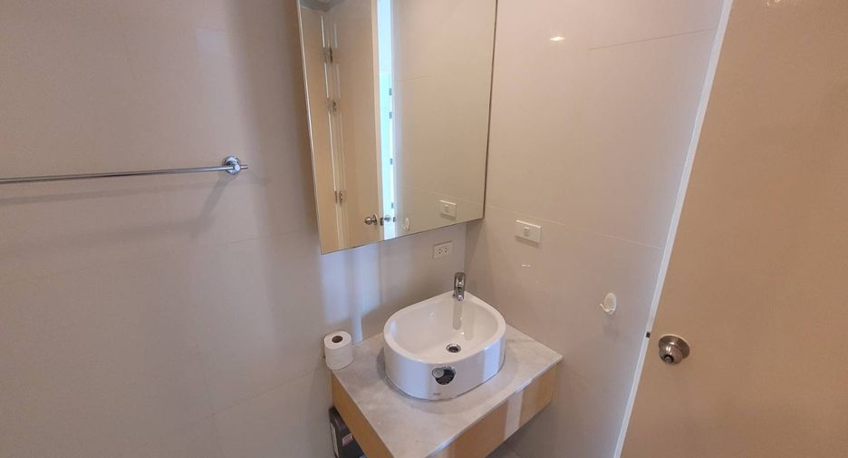 For rent 3 bedrooms condo in Phaya Thai, Bangkok