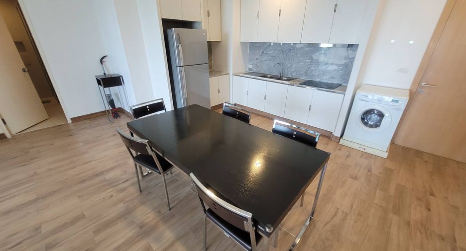 For rent 3 bedrooms condo in Phaya Thai, Bangkok