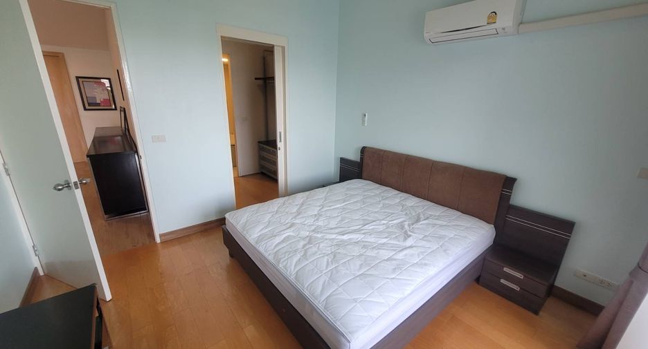 For rent 3 bedrooms condo in Phaya Thai, Bangkok