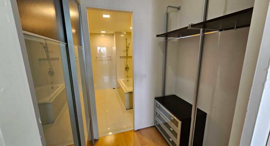 For rent 3 bedrooms condo in Phaya Thai, Bangkok