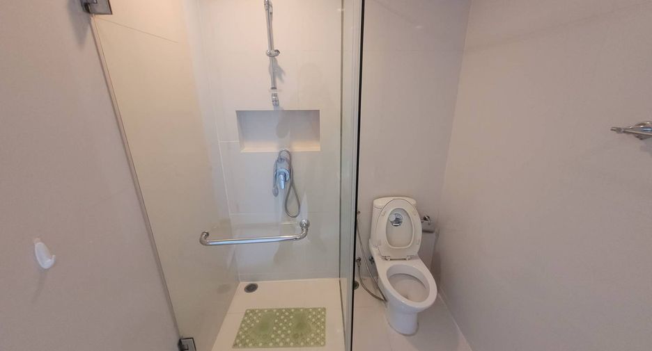 For rent 3 bedrooms condo in Phaya Thai, Bangkok