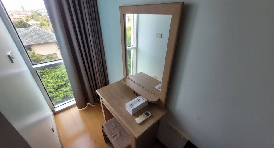 For rent 3 bedrooms condo in Phaya Thai, Bangkok