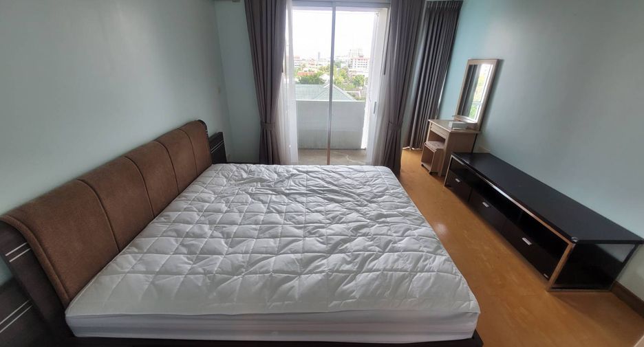 For rent 3 bedrooms condo in Phaya Thai, Bangkok