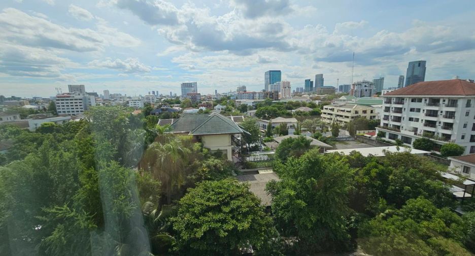 For rent 3 bedrooms condo in Phaya Thai, Bangkok