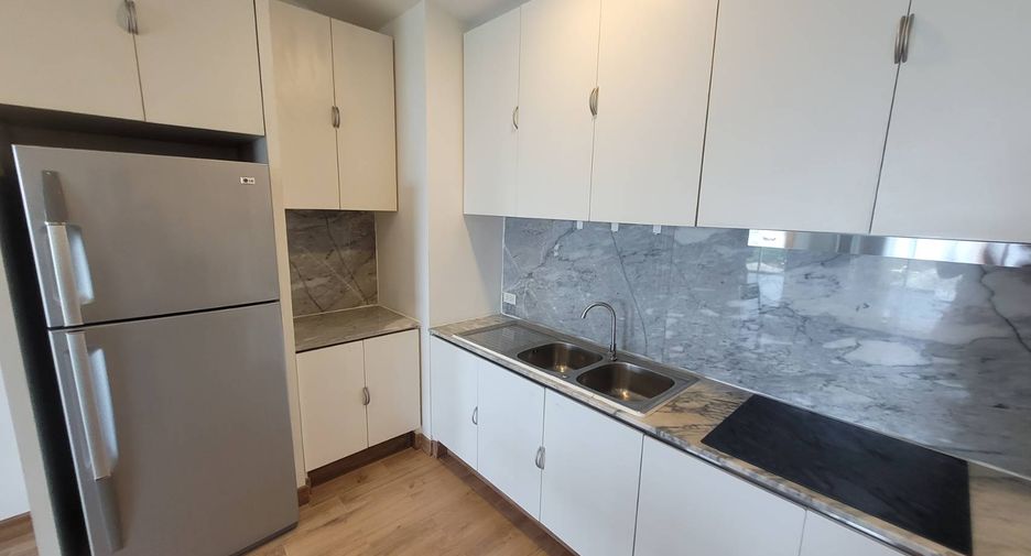 For rent 3 bedrooms condo in Phaya Thai, Bangkok
