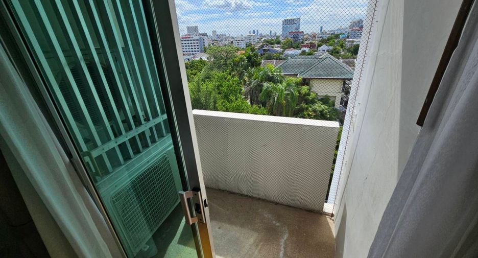 For rent 3 bedrooms condo in Phaya Thai, Bangkok