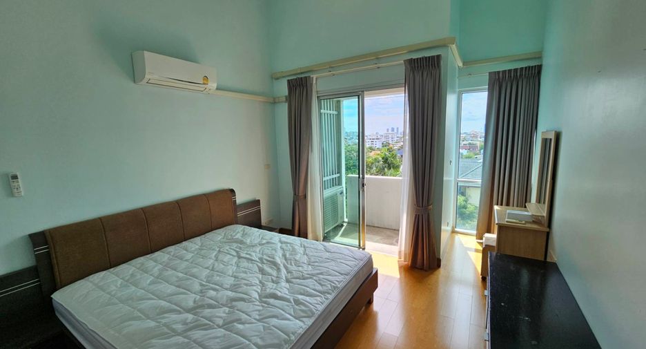 For rent 3 bedrooms condo in Phaya Thai, Bangkok