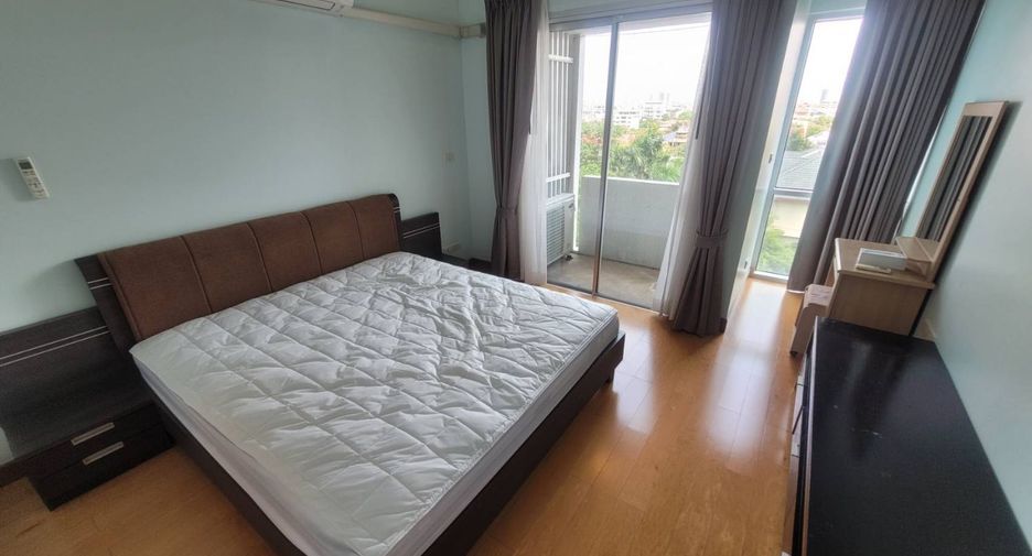 For rent 3 bedrooms condo in Phaya Thai, Bangkok