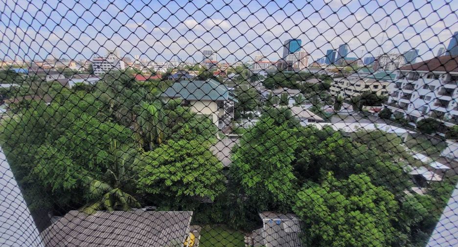 For rent 3 bedrooms condo in Phaya Thai, Bangkok