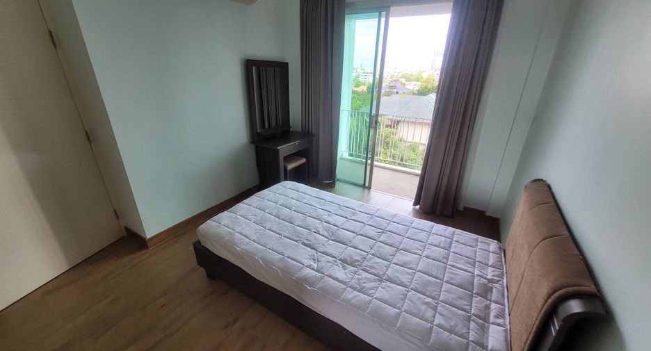 For rent 3 bedrooms condo in Phaya Thai, Bangkok